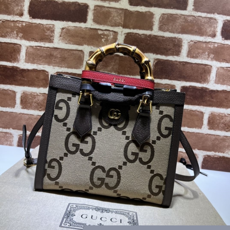 G*u*i shopping bags